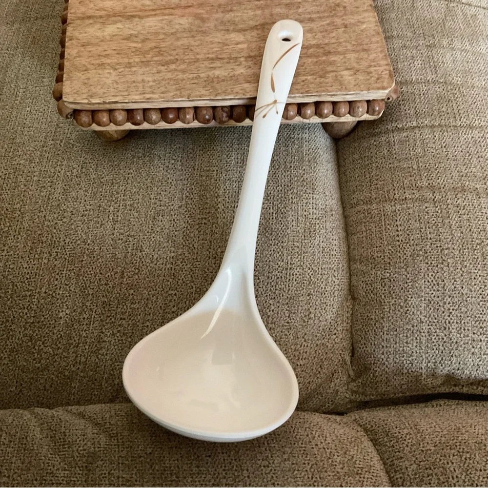 Vintage Melamine Spoon Tai-Hong 7006-A Sm Ladle White Leaf Pattern